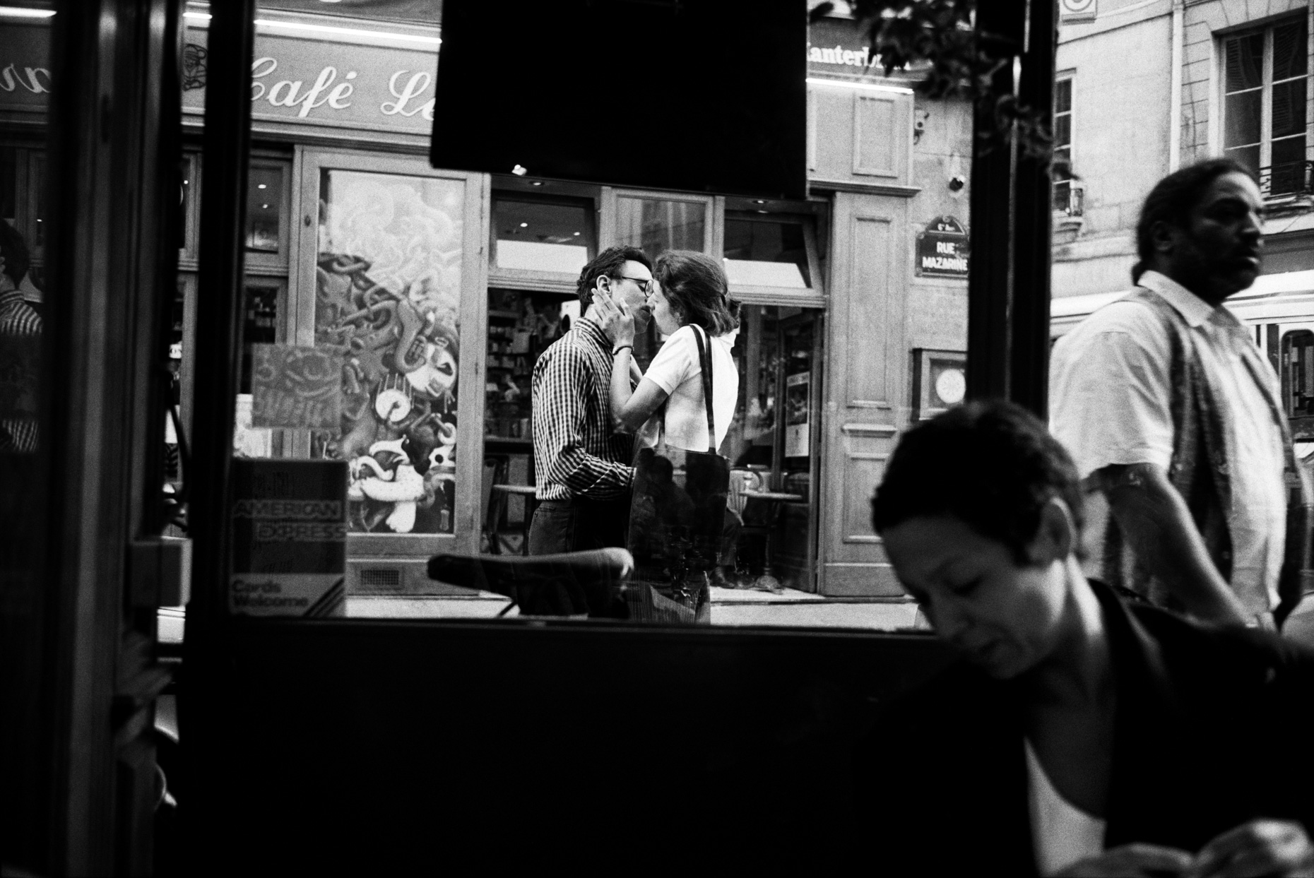 Anoter Kiss, rue Mazarine, Paris