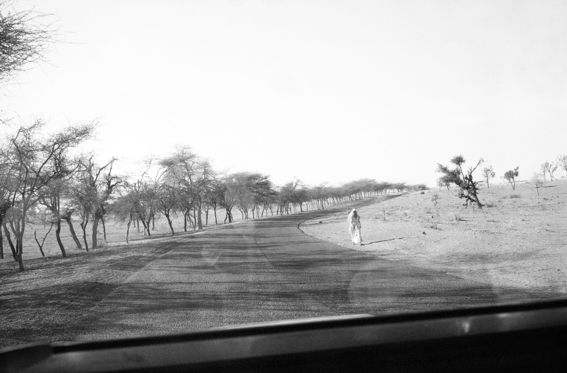 Woman on the road to Jaisalmer